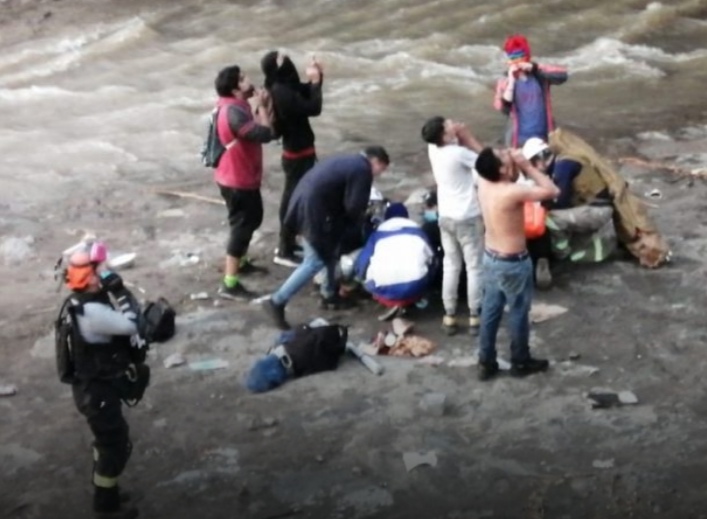 Adolescente de 16 años cayo al lecho del río Mapocho desde el puente Pío Nono