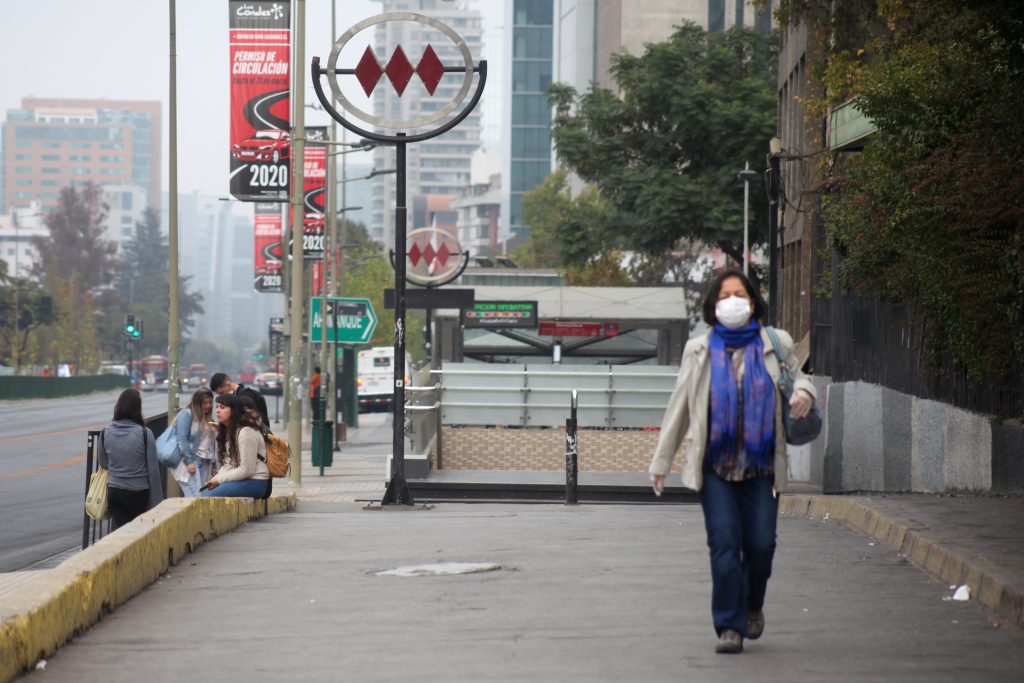 Ministro de Salud, Enrique Paris, manifestó preocupación por aumento de personas contagiadas con Covid-19 en las comunas de La Reina, Las Condes, Talagante y San Fernando