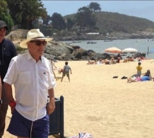 Presidente Sebastián Piñera fue multado con más de 2,5 millones de pesos por Seremi de Salud de Valparaíso, tras su polémica selfie sin mascarilla en playa de Cachagua
