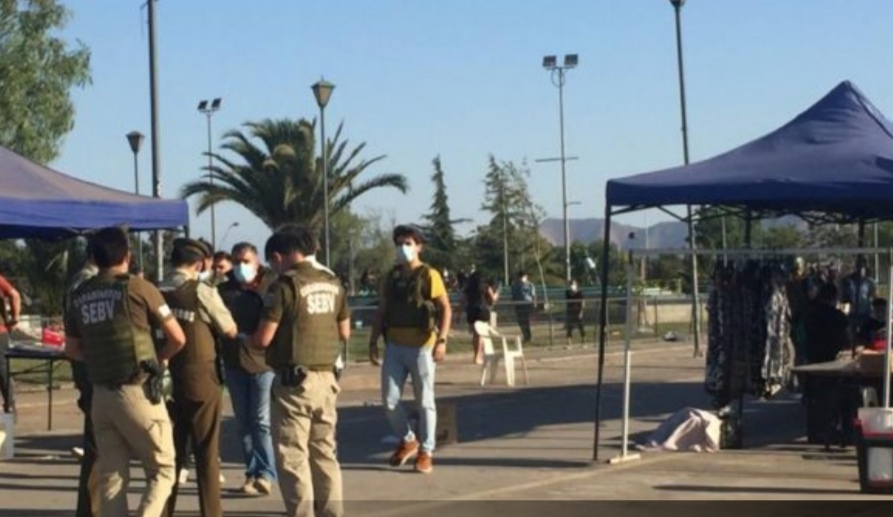 Nueva balacera se registra en una feria navideña en la comuna de Maipú, dejando una persona fallecida y otra herida