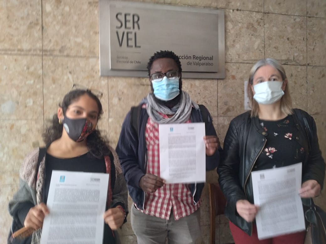 Presidenta de Coordinadora Nacional de Inmigrantes, Vanessa Gonzalez, entregó carta ante el Servel, denunciando impedimento de patrocinios migrantes que tienen derecho a sufragio en Chile