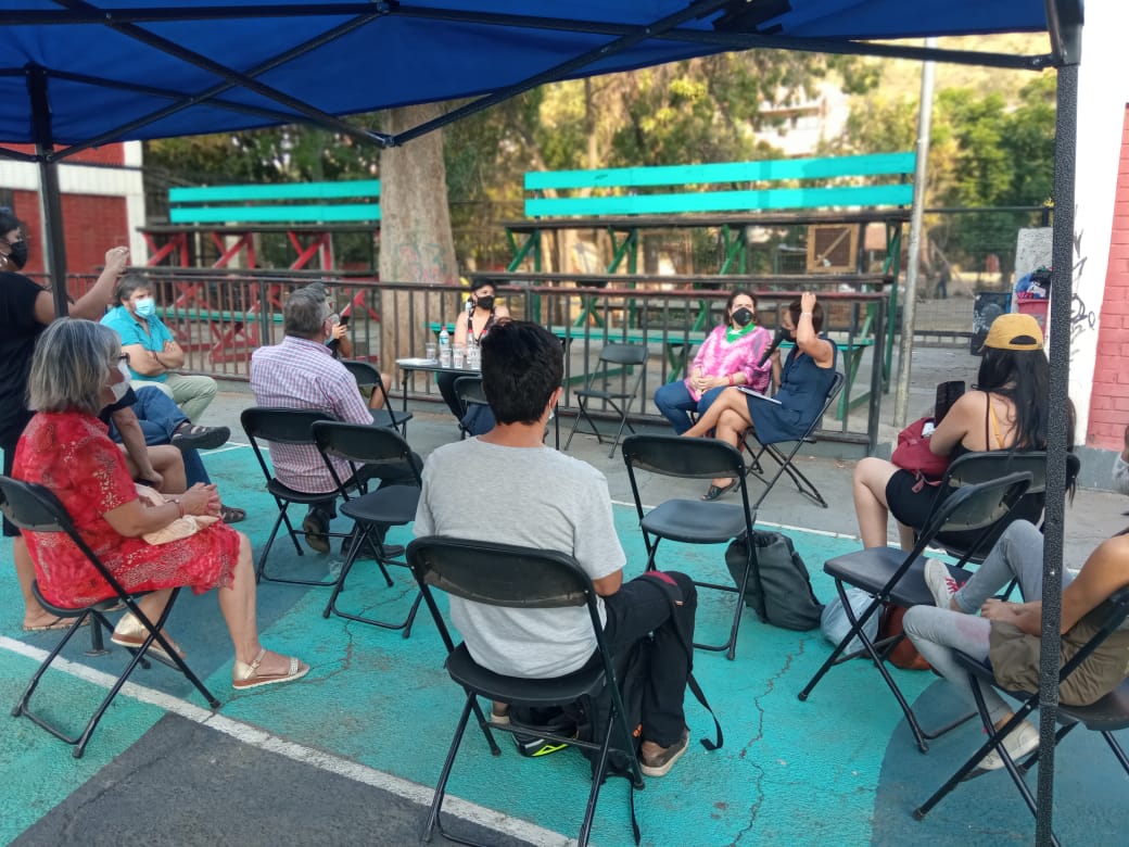 Candidata Constituyente Catalina Bosch se reune en conversatorio vecinal en la comuna de Recoleta