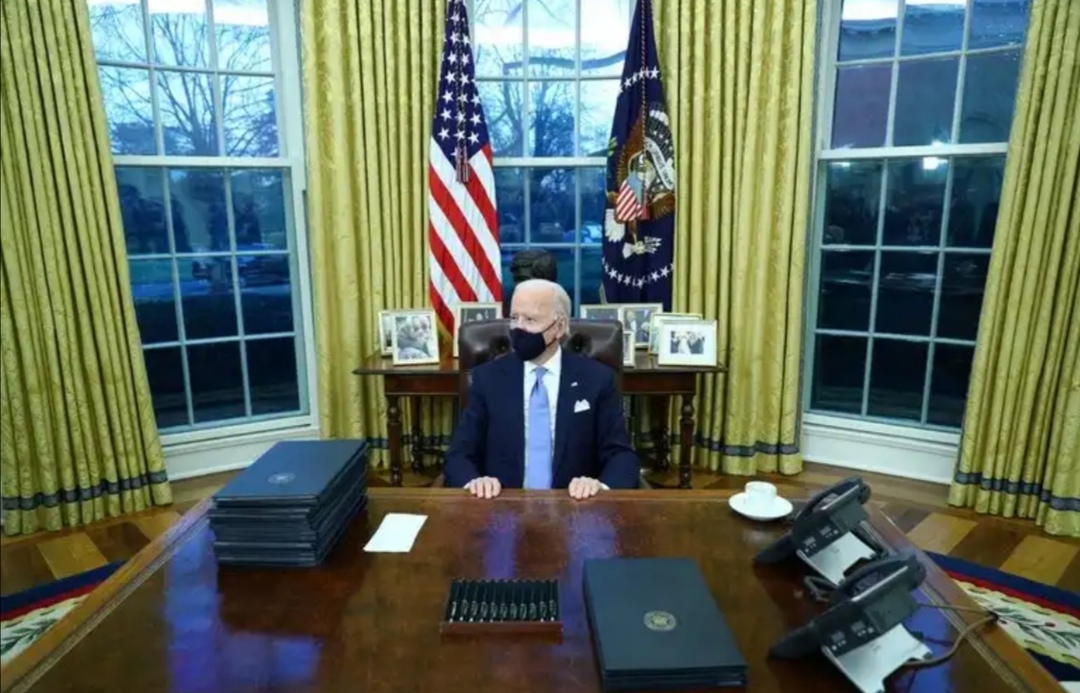 Internacional: Biden firma sus primeros documentos oficiales como presidente para nominar a miembros de su gabinete