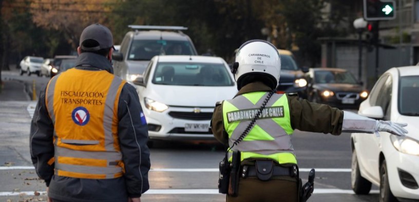 Comenzó la restricción vehicular en la Región Metropolitana, con varios controles a automovilistas