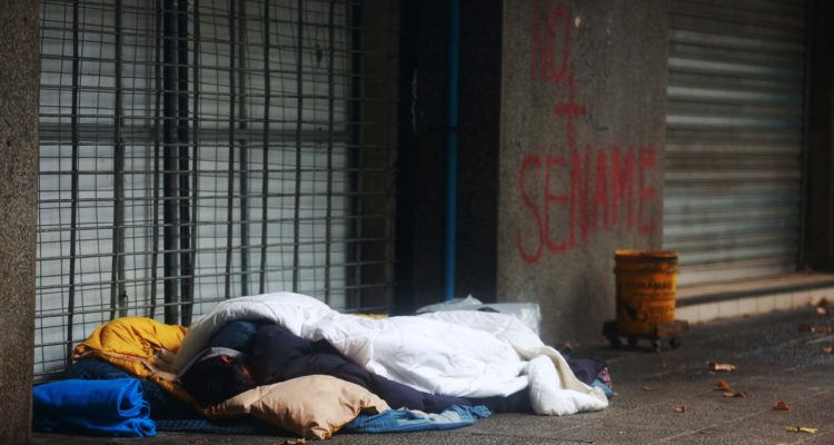 Por bajas temperaturas en la Region Metropolitana, Gobierno y Ministerio de Desarrollo Social, decretaron la activación del “Código Azul”, destinada a ir en ayuda de las personas en situación de calle