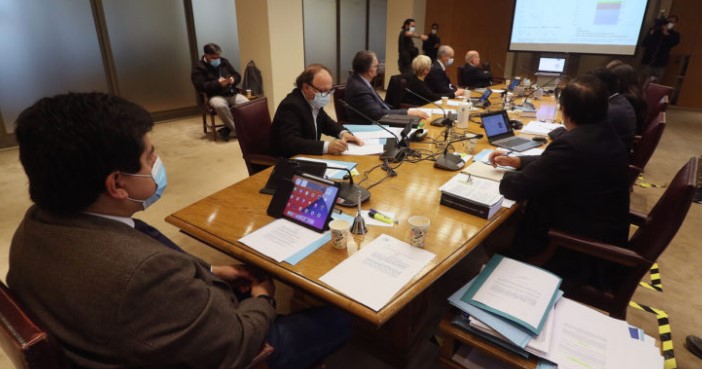 Presidente de la Comisión para el Mercado Financiero, Joaquín Cortéz, aseguró a la Comisión de Constitución del Senado, que siete Compañías de Seguro no tendrían liquidez suficiente para pagar un segundo adelanto de Rentas Vitalicias, en el cuarto retiro del 10 por ciento