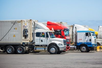 Gobierno ofrece 15 medidas a camioneros para deponer el paro