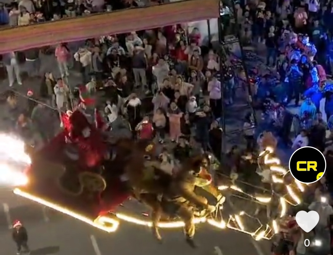 Perú: Alcalde en Tacna se disfraza de pascuero y sorprende a vecinos