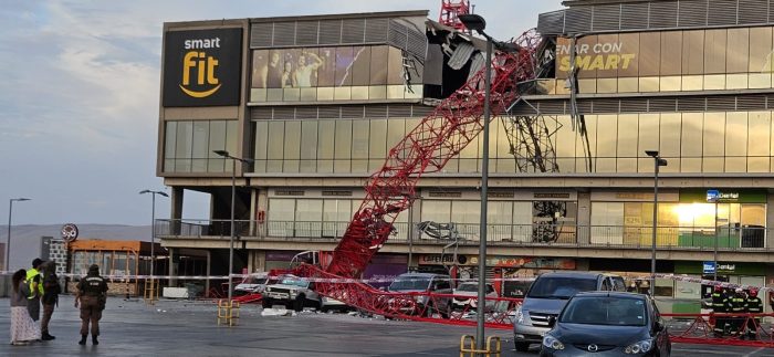 1 muerto y heridos en Arica por caída de grúa sobre gimnasio