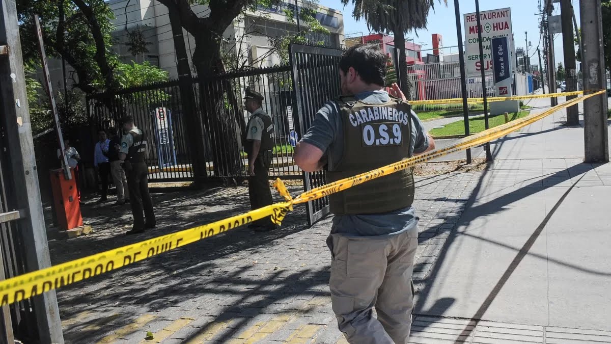 Delincuentes realizan millonario robo a sucursal bancaria de Cerrillos