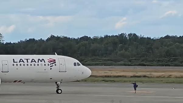 Pto. Montt: Pasajero perdió vuelo, y evitó despegue del avión