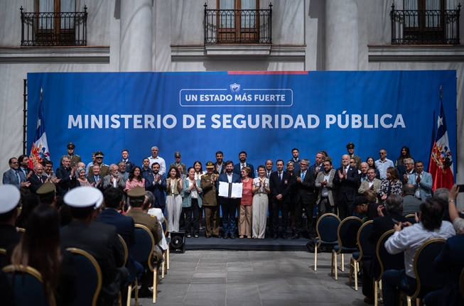 22 personas ganan más que el ministro